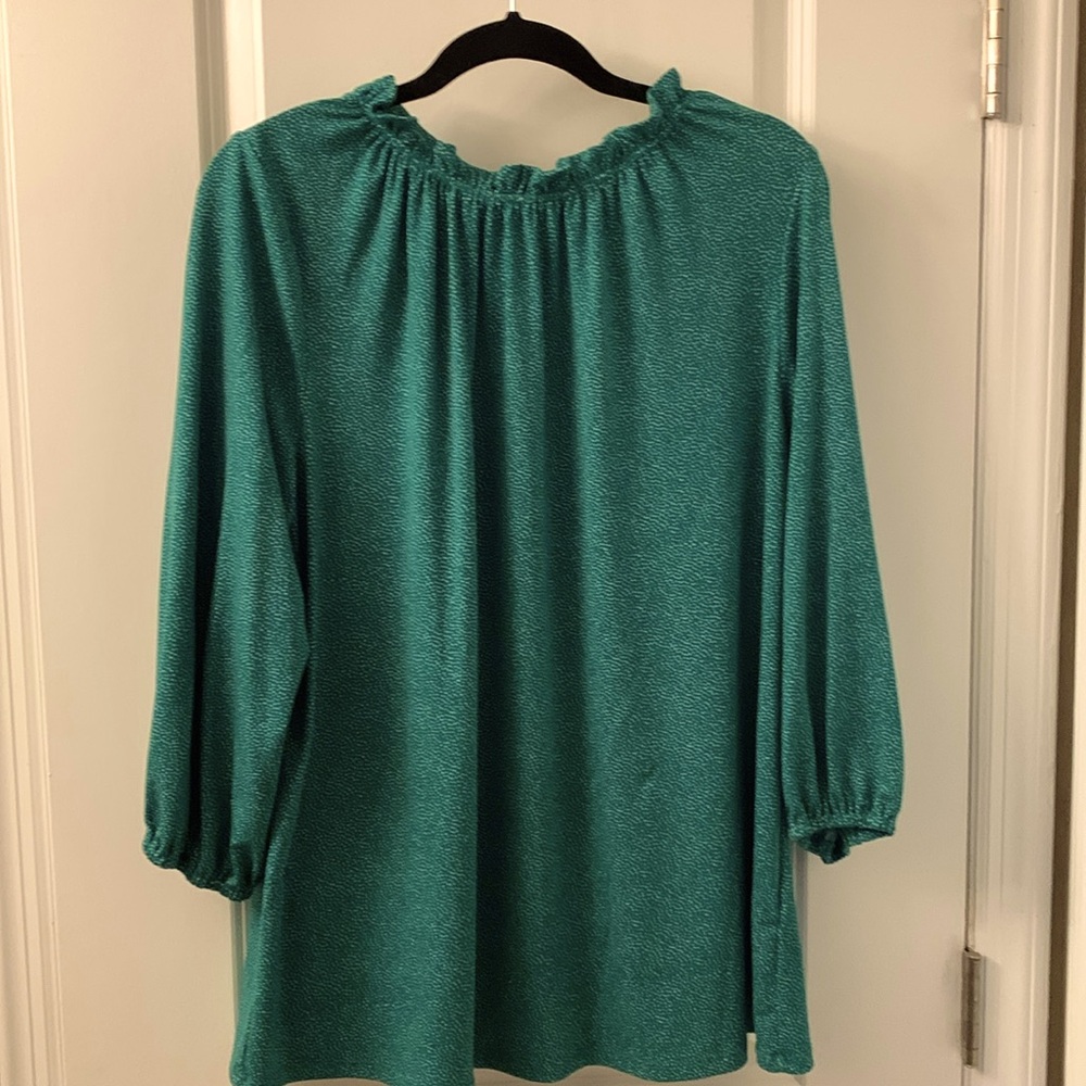1X Green with white dots blouse